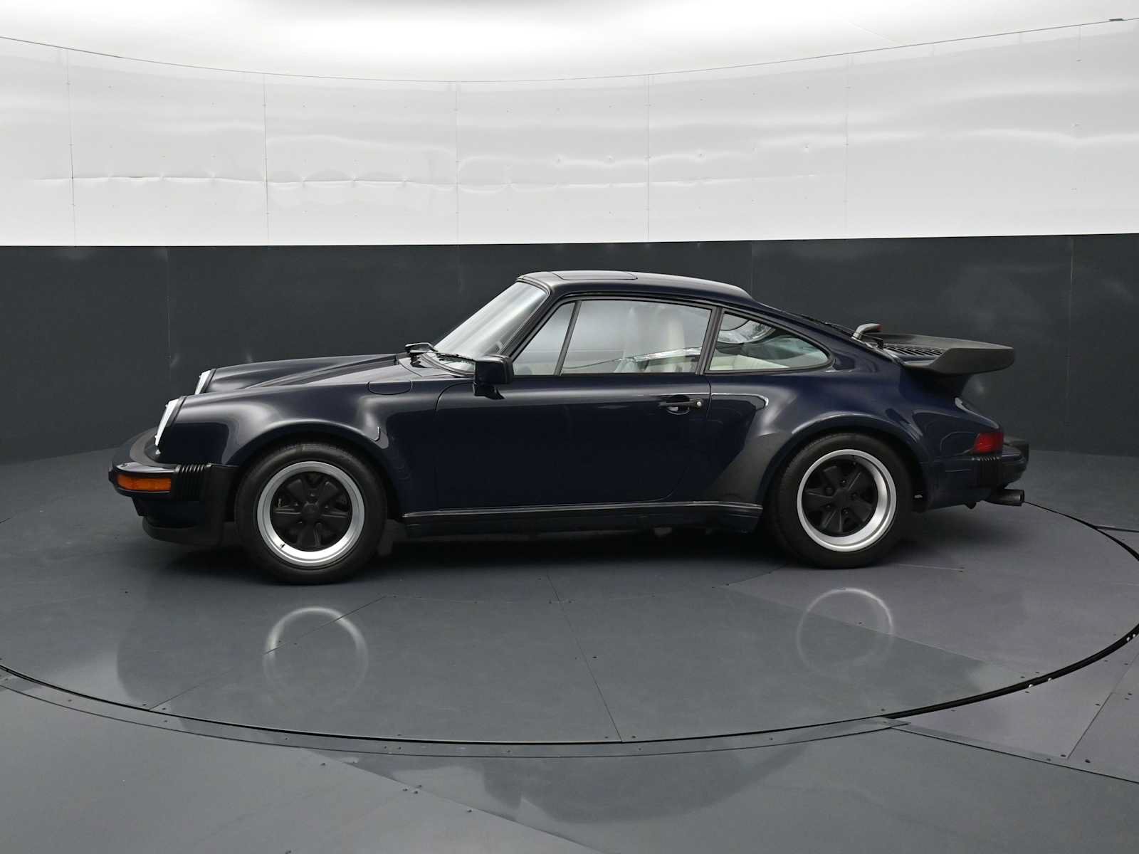 Used 1987 Porsche 911 Carrera RWD image 2