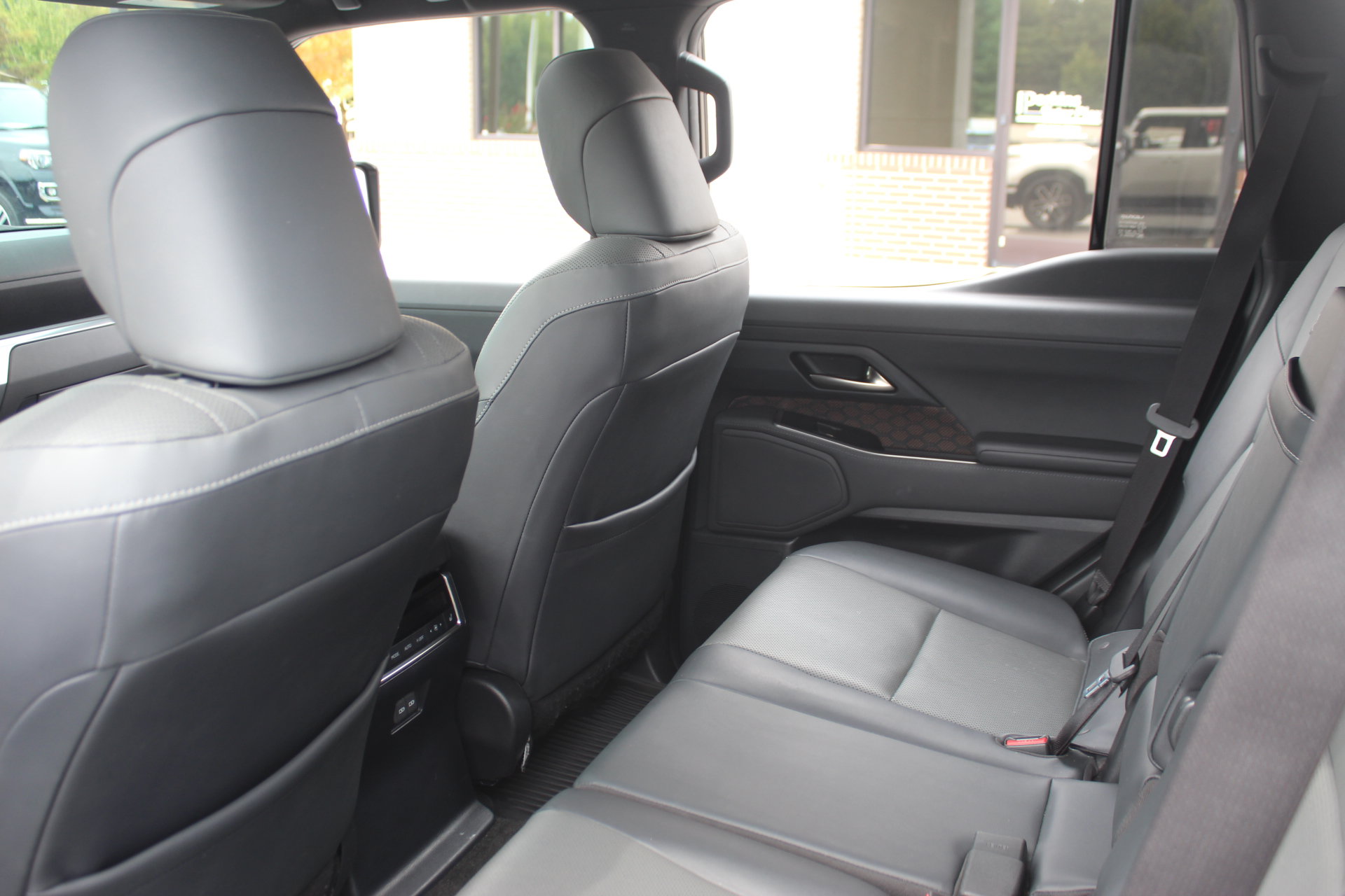 Used 2024 Lexus GX 550 w/ Accessory Package (Z1) AWD/4WD image 28