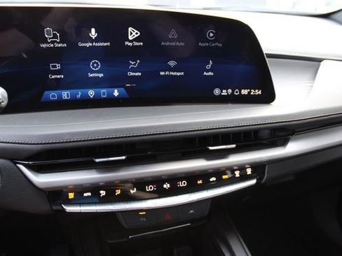 Used 2025 Cadillac XT4 Premium Luxury image 6