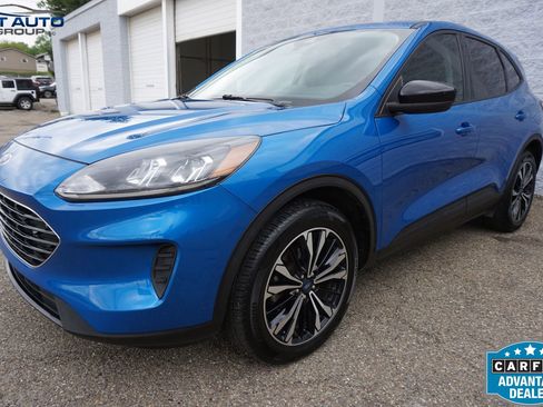Used 2021 Ford Escape SE w/ SE Sport Appearance Package AWD/4WD image 3