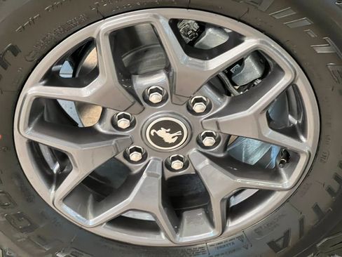 Used 2025 Ford Bronco Badlands image 7