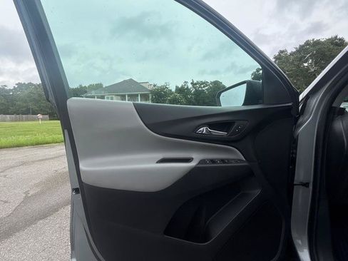 Used 2023 Chevrolet Equinox LS FWD image 9