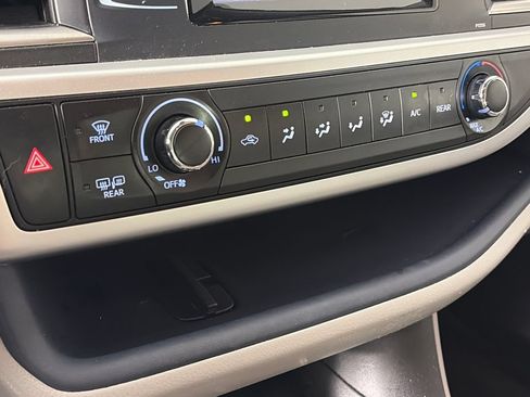 Used 2017 Toyota Highlander LE FWD image 21