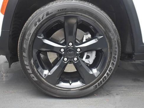 Used 2023 Jeep Grand Cherokee 4WD 4xe w/ Luxury Tech Group II image 9