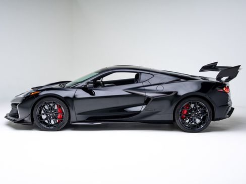 Used 2026 Chevrolet Corvette ZR1 w/ ZR1 Carbon Fiber Aero Package image 10