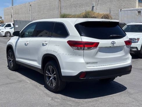 Used 2019 Toyota Highlander LE FWD image 5