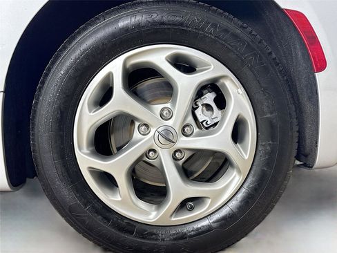 Used 2024 Chrysler Pacifica Limited image 30