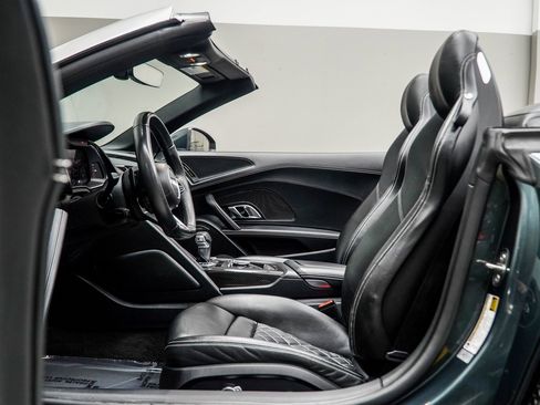 Used 2017 Audi R8 V10 w/ Carbon Exterior Package image 45