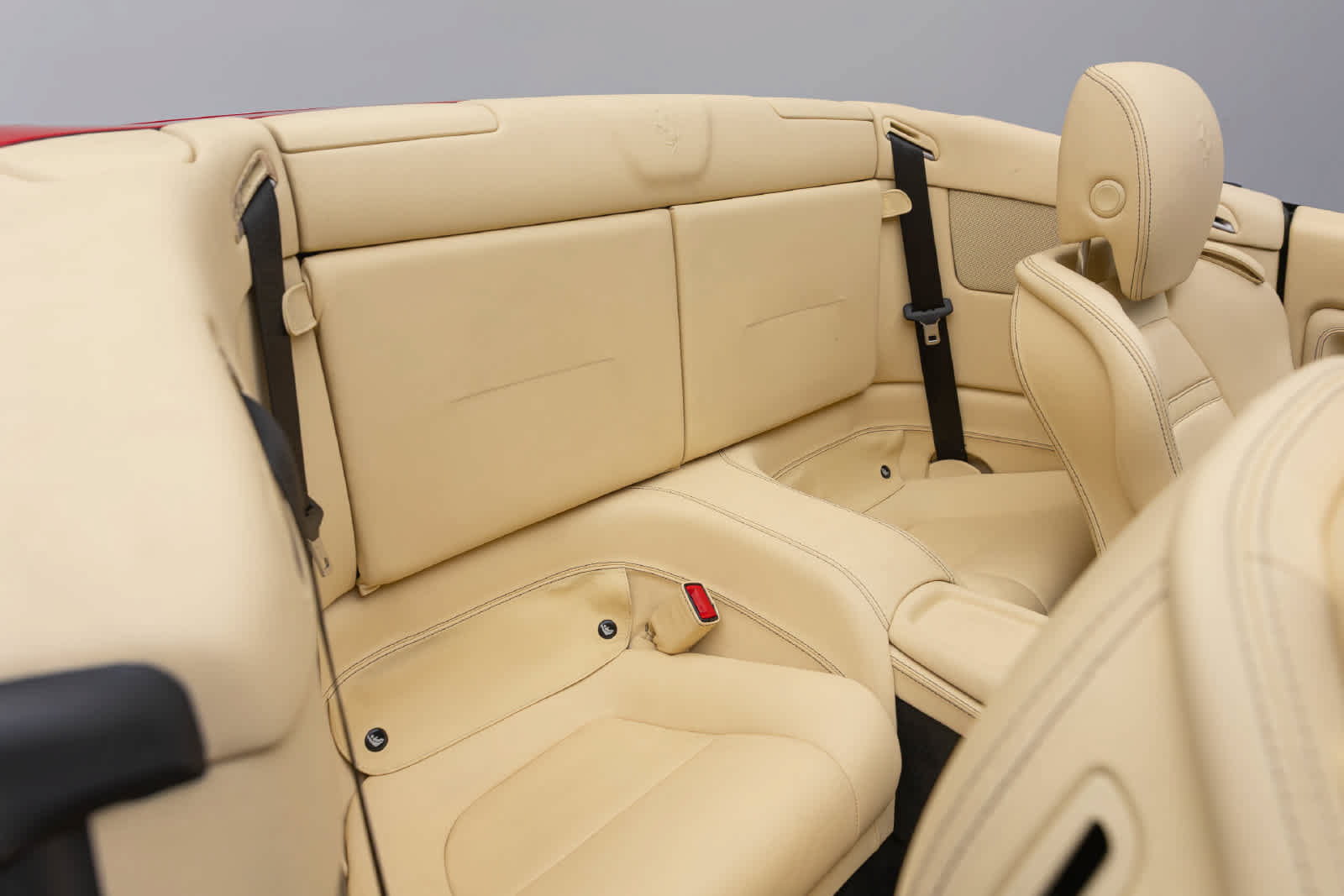Used 2010 Ferrari California RWD image 12