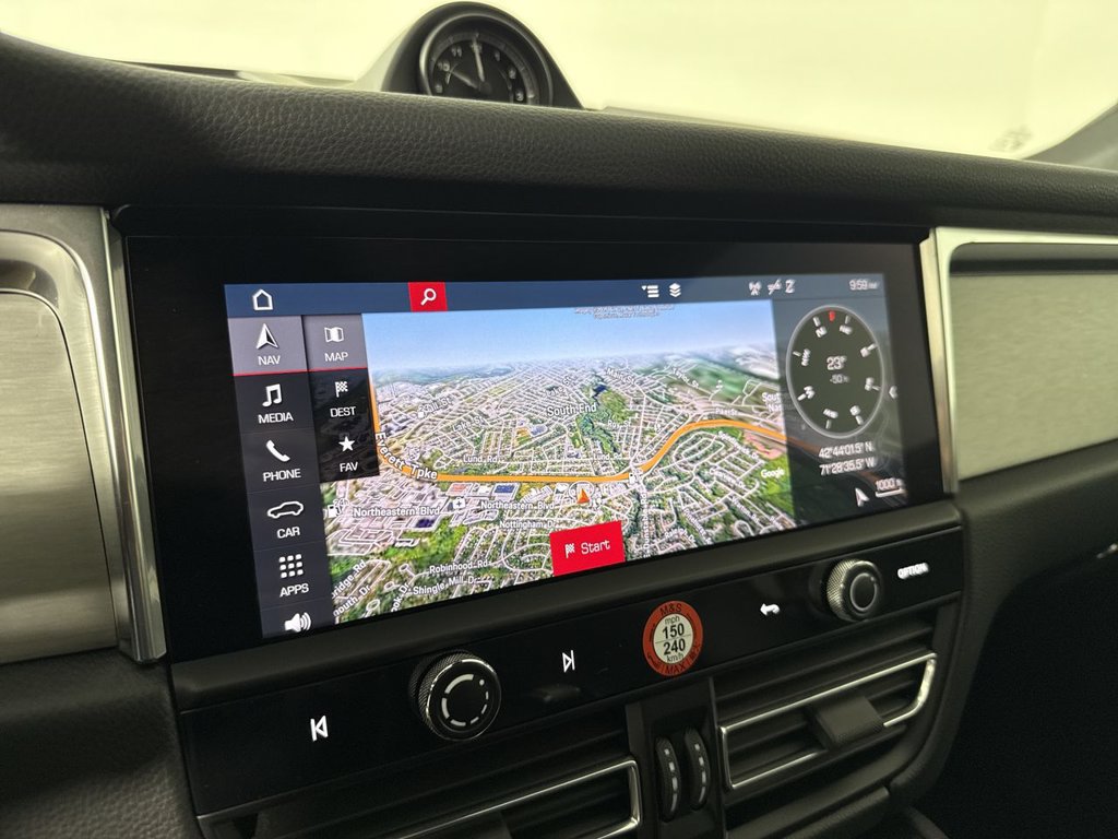 Certified 2025 Porsche Macan AWD/4WD image 26