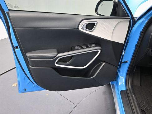 Certified 2023 Kia Soul GT-Line image 18