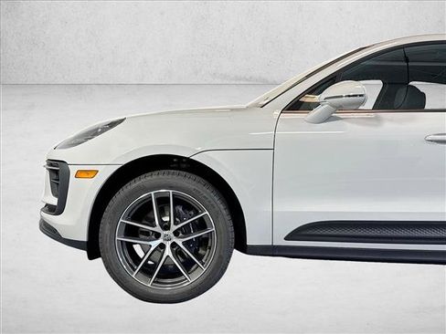 Used 2026 Porsche Macan AWD/4WD image 29
