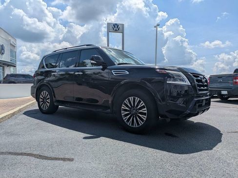 Used 2023 Nissan Armada SL w/ Midnight Edition Package AWD/4WD image 3