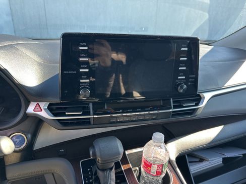 Used 2024 Toyota Sienna LE image 11