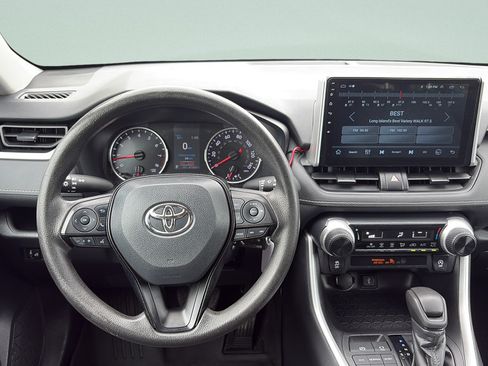 Used 2021 Toyota RAV4 LE AWD/4WD image 12