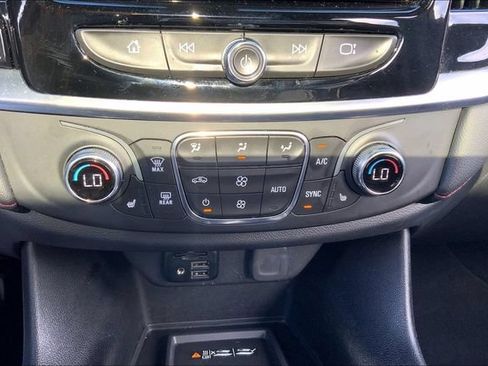 Used 2023 Chevrolet Traverse RS AWD/4WD image 34