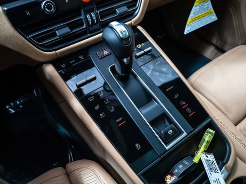 New 2026 Porsche Macan image 19