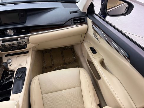 Used 2014 Lexus ES 350 w/ Premium Package FWD image 31