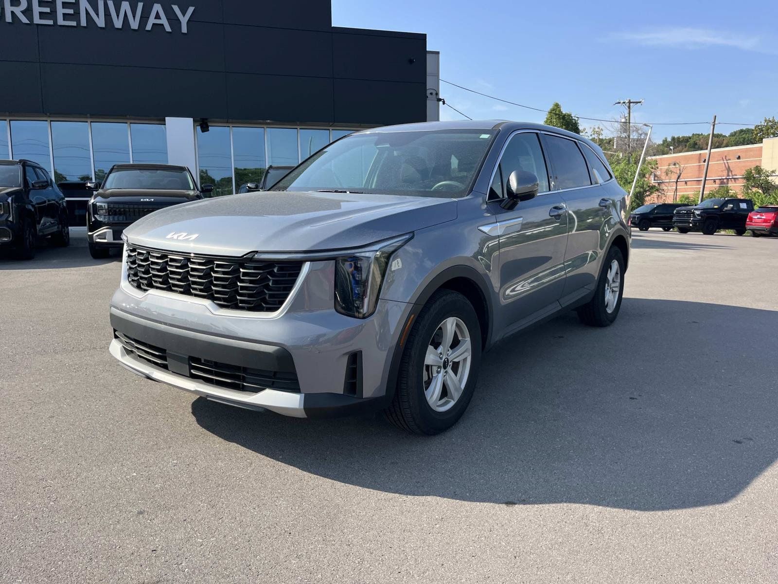 Used 2025 Kia Sorento LX FWD image 7