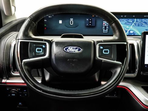 Used 2025 Ford Expedition Platinum w/ Driver's Package AWD/4WD image 24