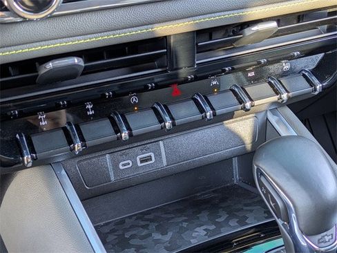 Used 2024 Chevrolet Colorado ZR2 w/ Safety Package image 24