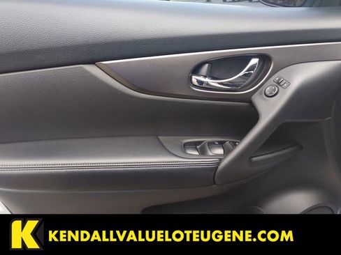 Used 2016 Nissan Rogue SV w/ SV Premium Package AWD/4WD image 17