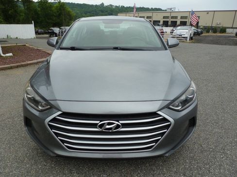 Used 2018 Hyundai Elantra SE FWD image 2
