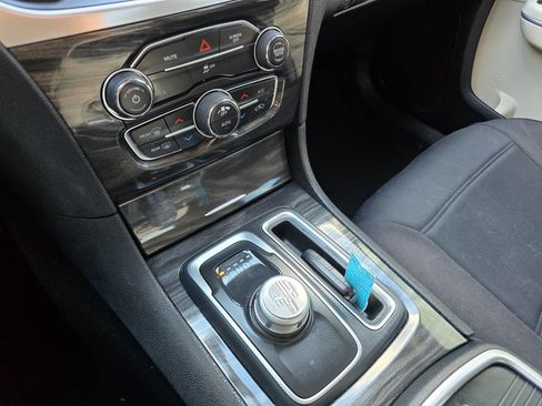 Used 2019 Chrysler 300 Touring w/ Sport Appearance Package image 17