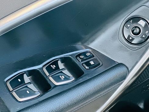 Used 2016 Hyundai Santa Fe SE image 18