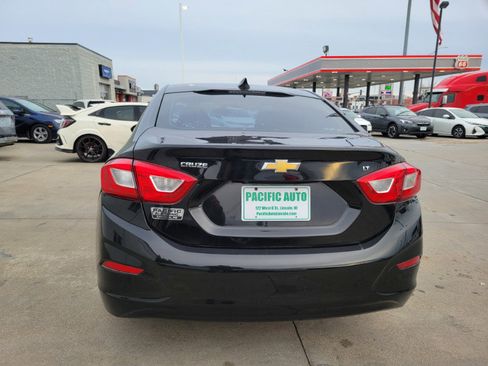 Used 2018 Chevrolet Cruze LT w/ Convenience Package image 6