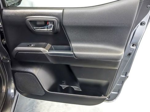 Used 2021 Toyota Tacoma TRD Sport w/ Technology Package AWD/4WD image 27