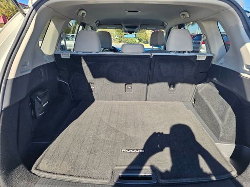 Certified 2021 Nissan Rogue SV image 10