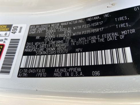 Used 2024 Toyota Sienna LE image 32