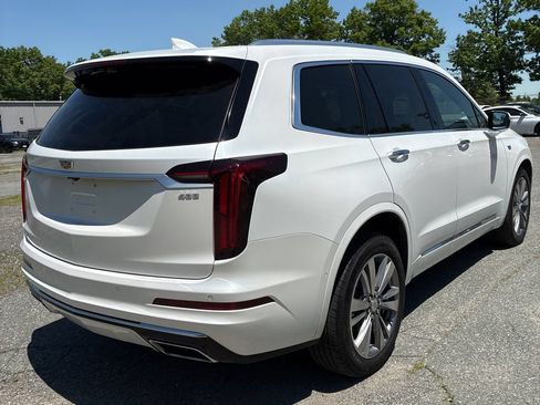 Used 2021 Cadillac XT6 Premium Luxury AWD/4WD image 2