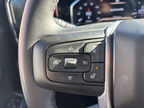 Used 2025 GMC Sierra 1500 SLT image 18