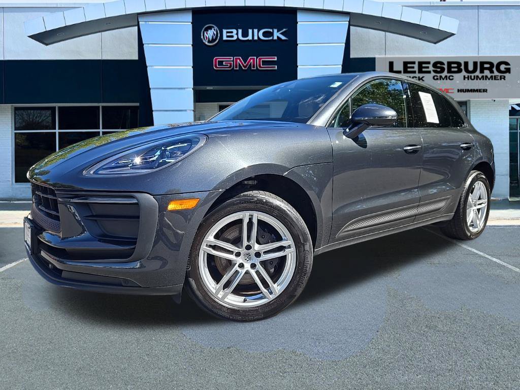 Used 2023 Porsche Macan AWD/4WD image 3