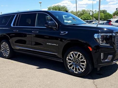 Used 2023 GMC Yukon XL Denali Ultimate AWD/4WD image 2