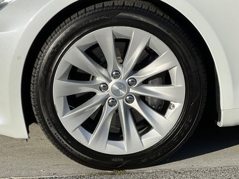 Used 2018 Tesla Model S 100D image 25