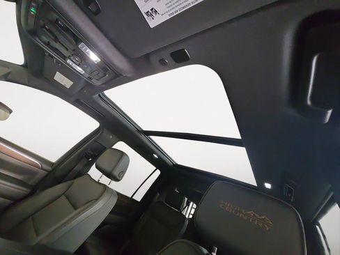 Used 2023 Chevrolet Suburban High Country AWD/4WD image 12