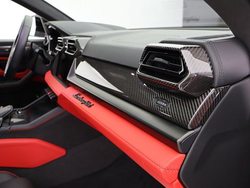 Used 2025 Lamborghini Urus SE AWD/4WD image 29