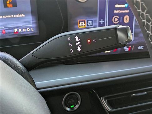 Used 2025 Chevrolet Traverse LT w/ Midnight/Sport Edition image 13