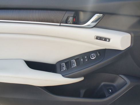 Used 2019 Honda Accord Touring image 29