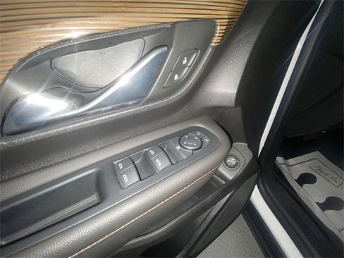 Used 2020 GMC Terrain SLE w/ Driver Convenience Package image 13