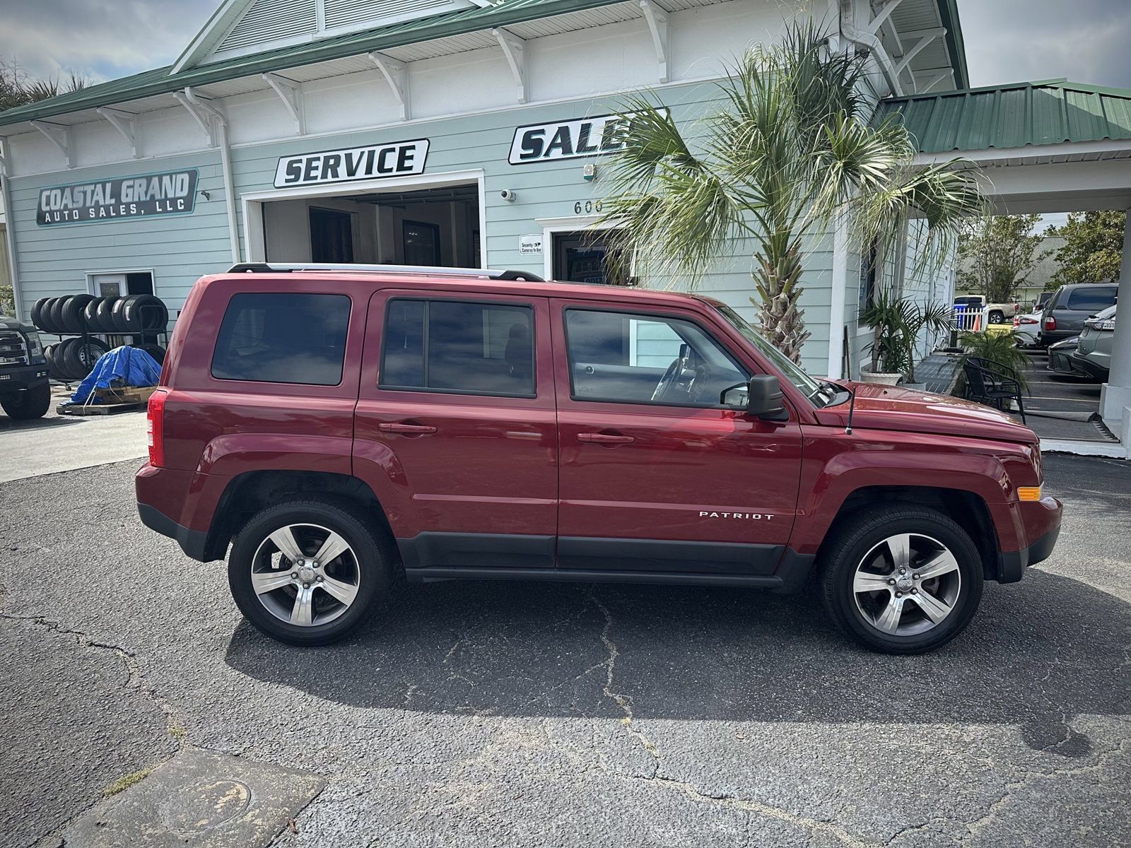 Used 2017 Jeep Patriot High Altitude AWD/4WD image 5