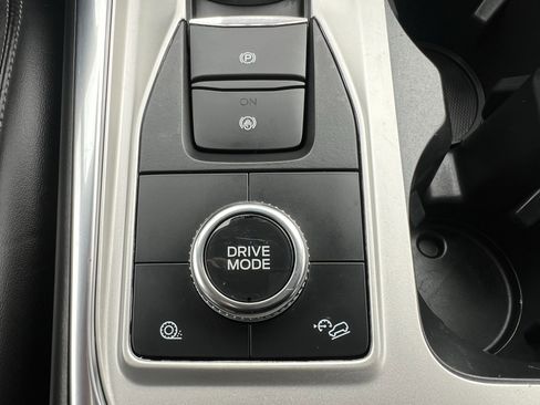 Used 2022 Ford Explorer XLT w/ Equipment Group 202A image 31