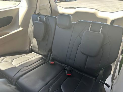 Used 2018 Chrysler Pacifica Touring-L Plus FWD image 25