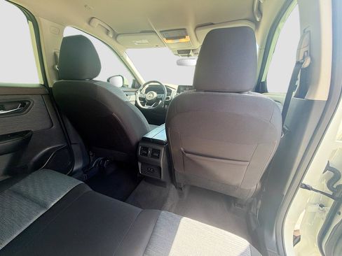 Used 2023 Nissan Rogue SV image 29