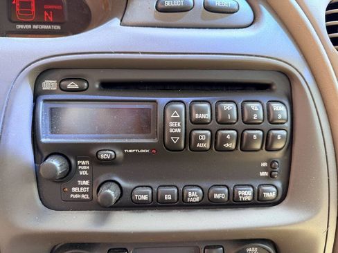 Used 2005 Pontiac Bonneville SLE w/ Premier Edition FWD image 18