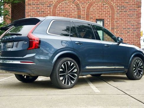 Used 2025 Volvo XC90 T8 Plus w/ Protection Package Premier AWD/4WD image 5