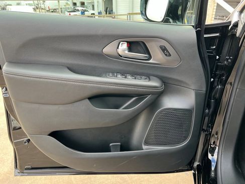 New 2026 Chrysler Pacifica Select FWD image 14
